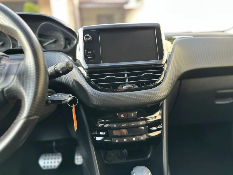 Peugeot 208 1.2 GT-line Automatic , снимка 12 - Автомобили и джипове - 51830835