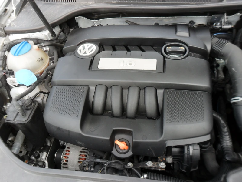 VW Golf 1, 6i-GAS-KLIMATIK-ITALY, снимка 13 - Автомобили и джипове - 52399858