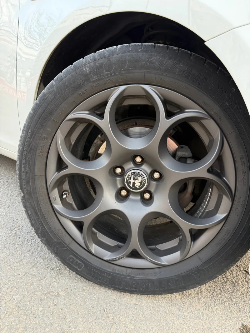 Alfa Romeo Giulietta 1.6 JTDM-2 105Hp 2013г 228000км 2 комплекта гуми , снимка 17 - Автомобили и джипове - 53096848