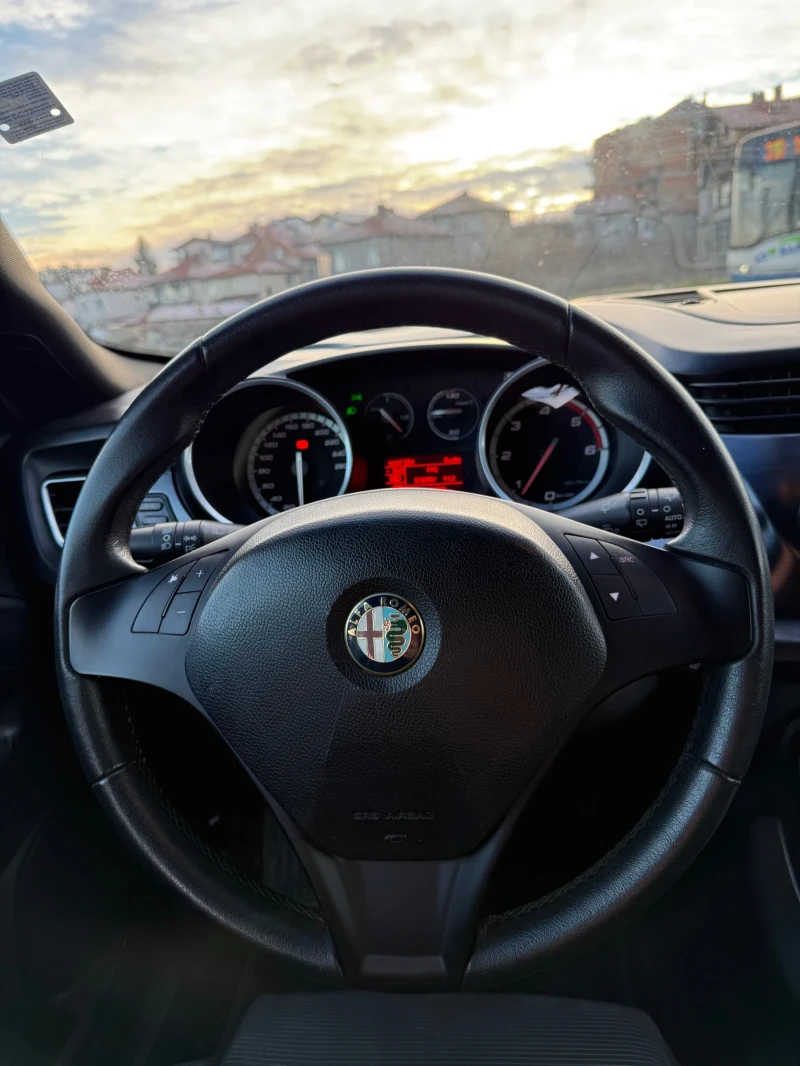 Alfa Romeo Giulietta 1.6 JTDM-2 105Hp 2013г 228000км 2 комплекта гуми , снимка 13 - Автомобили и джипове - 53096848