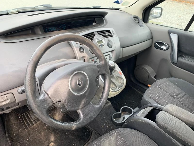 Renault Scenic 1.9, снимка 4 - Автомобили и джипове - 38359917