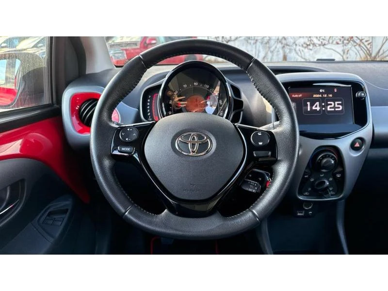 Toyota Aygo 1.0 VVT-i X-connect, снимка 9 - Автомобили и джипове - 48391034