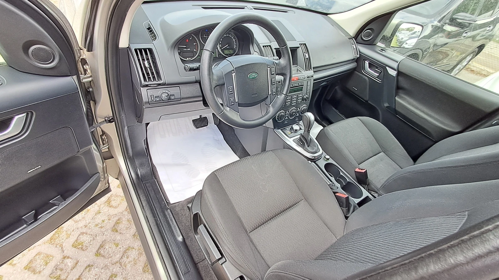Land Rover Freelander 4X4 РЕАЛ КМ АВТОМАТ ИЗКЛЮЧИТЕЛЕН СЕРВИ КНИЖ ОБСЛУЖ, снимка 7 - Автомобили и джипове - 23630693
