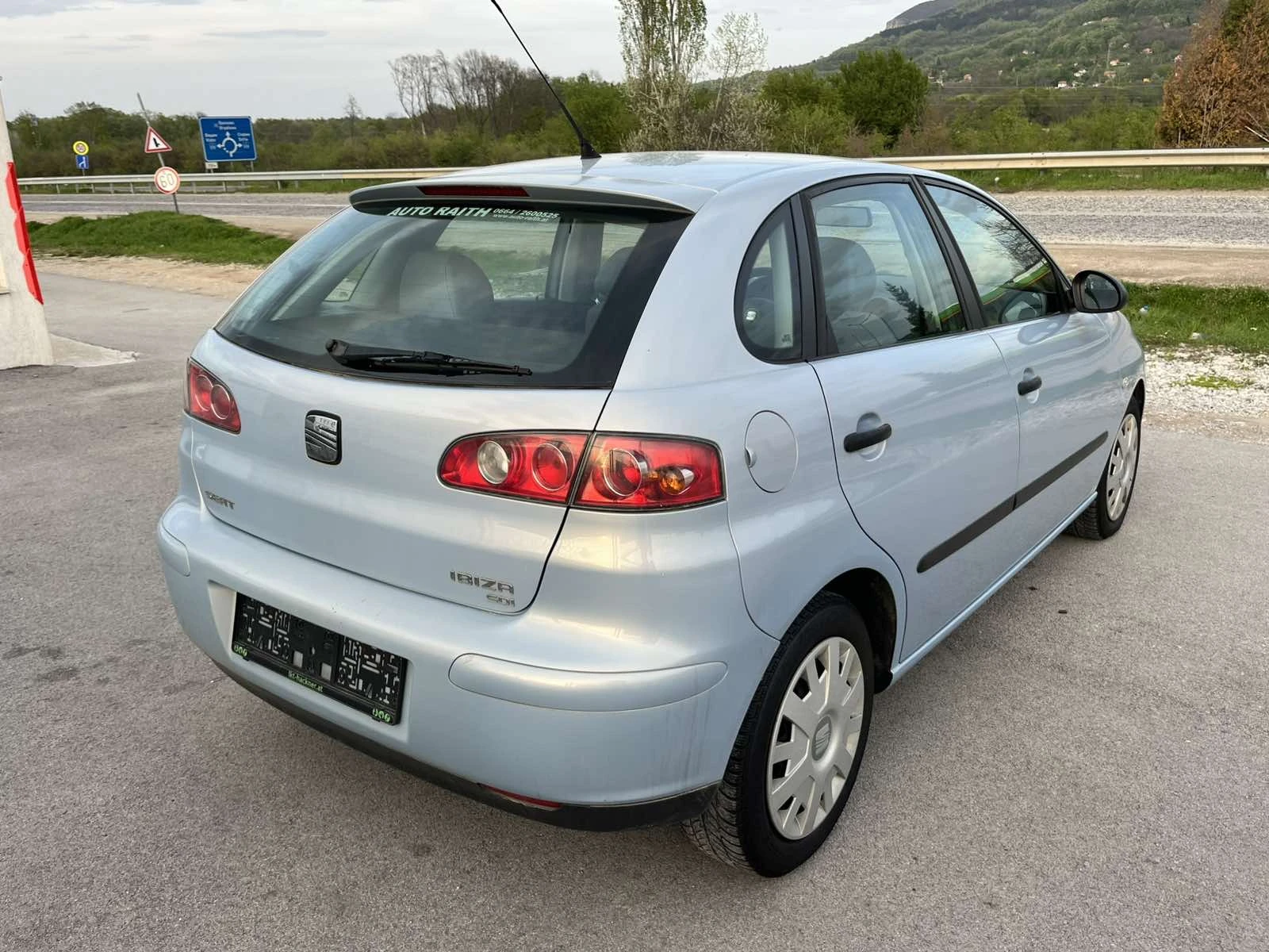 Seat Ibiza 1.SDI 68кс КЛИМАТИК - изображение 4
