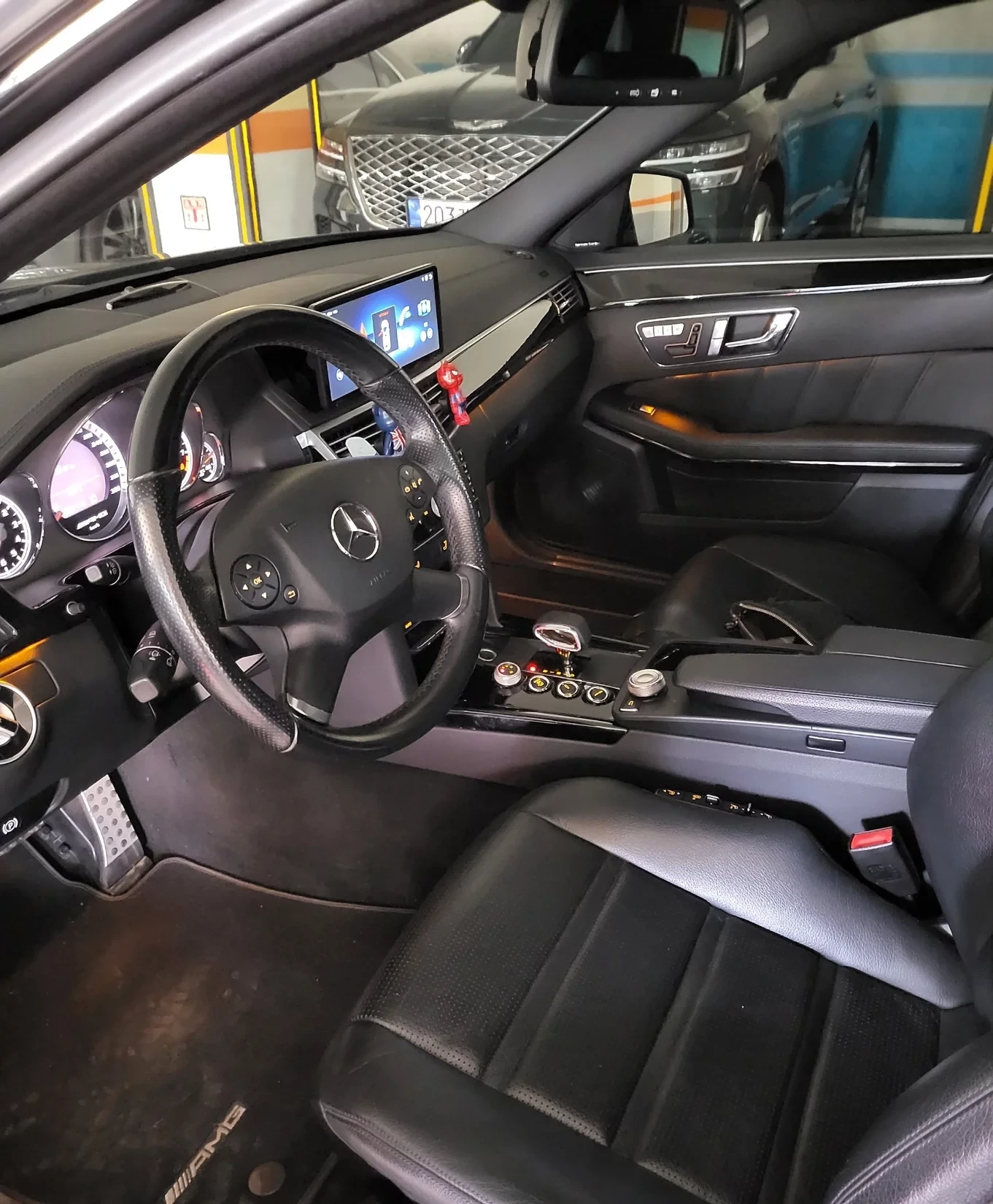 Mercedes-Benz E 63 AMG V8* HARMAN* ОБДУХ* ПАНО* КАТО НОВА* КРАЙНА ЦЕНА, снимка 6 - Автомобили и джипове - 54243534