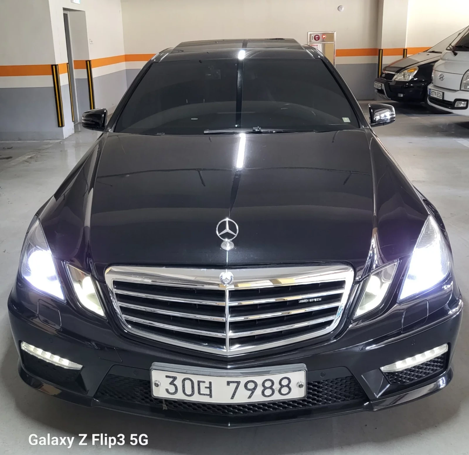 Mercedes-Benz E 63 AMG V8* HARMAN* ОБДУХ* ПАНО* КАТО НОВА* КРАЙНА ЦЕНА, снимка 2 - Автомобили и джипове - 54243534