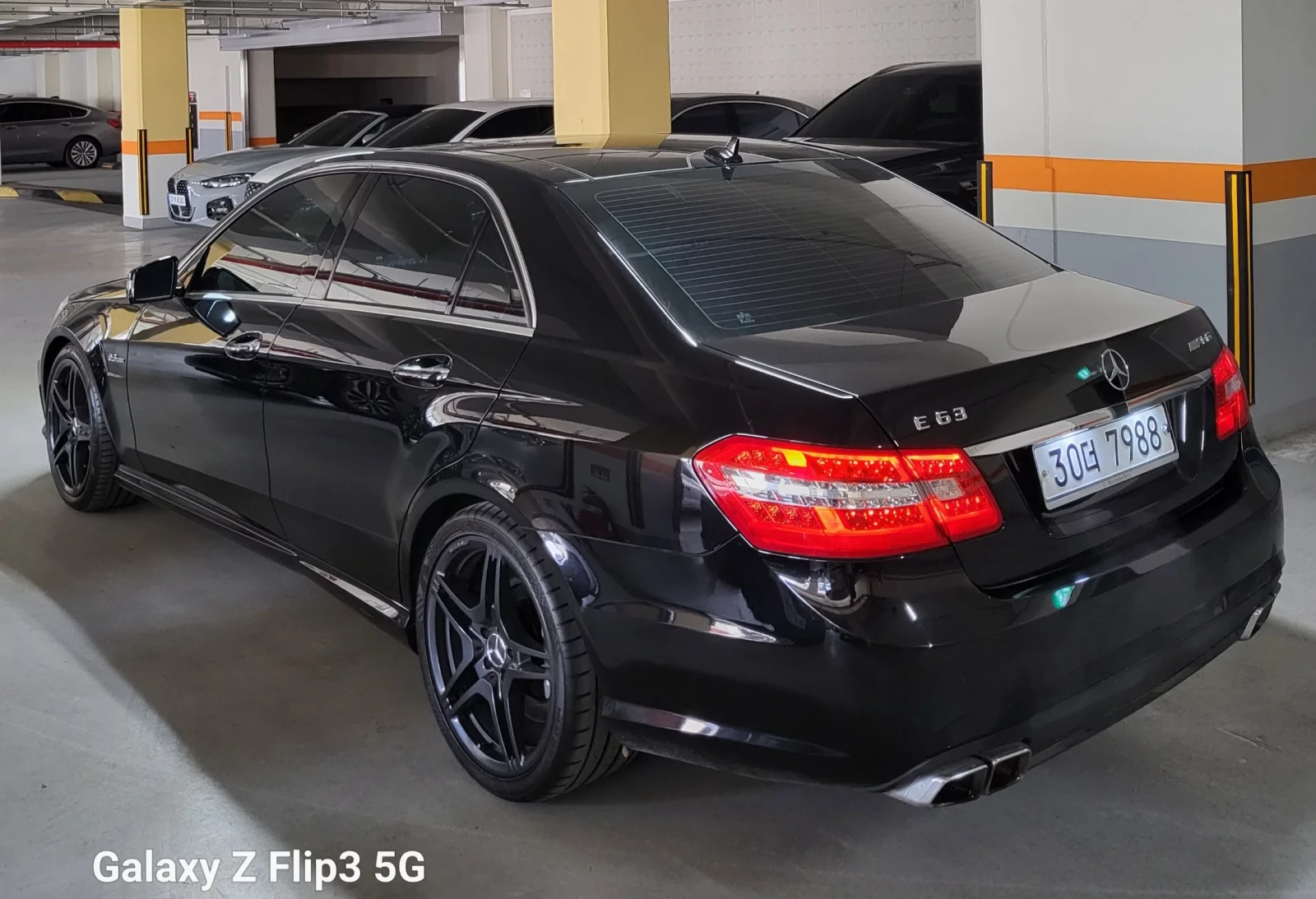 Mercedes-Benz E 63 AMG V8* HARMAN* ОБДУХ* ПАНО* КАТО НОВА* КРАЙНА ЦЕНА, снимка 5 - Автомобили и джипове - 54243534