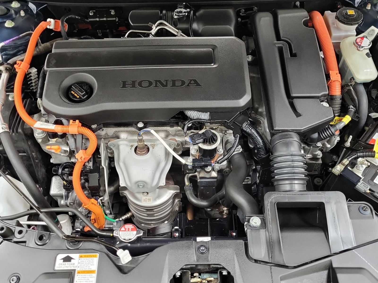 Honda Accord Hybrid * CARFAX * АВТО КРЕДИТ * Цена до БГ * , снимка 16 - Автомобили и джипове - 54599159