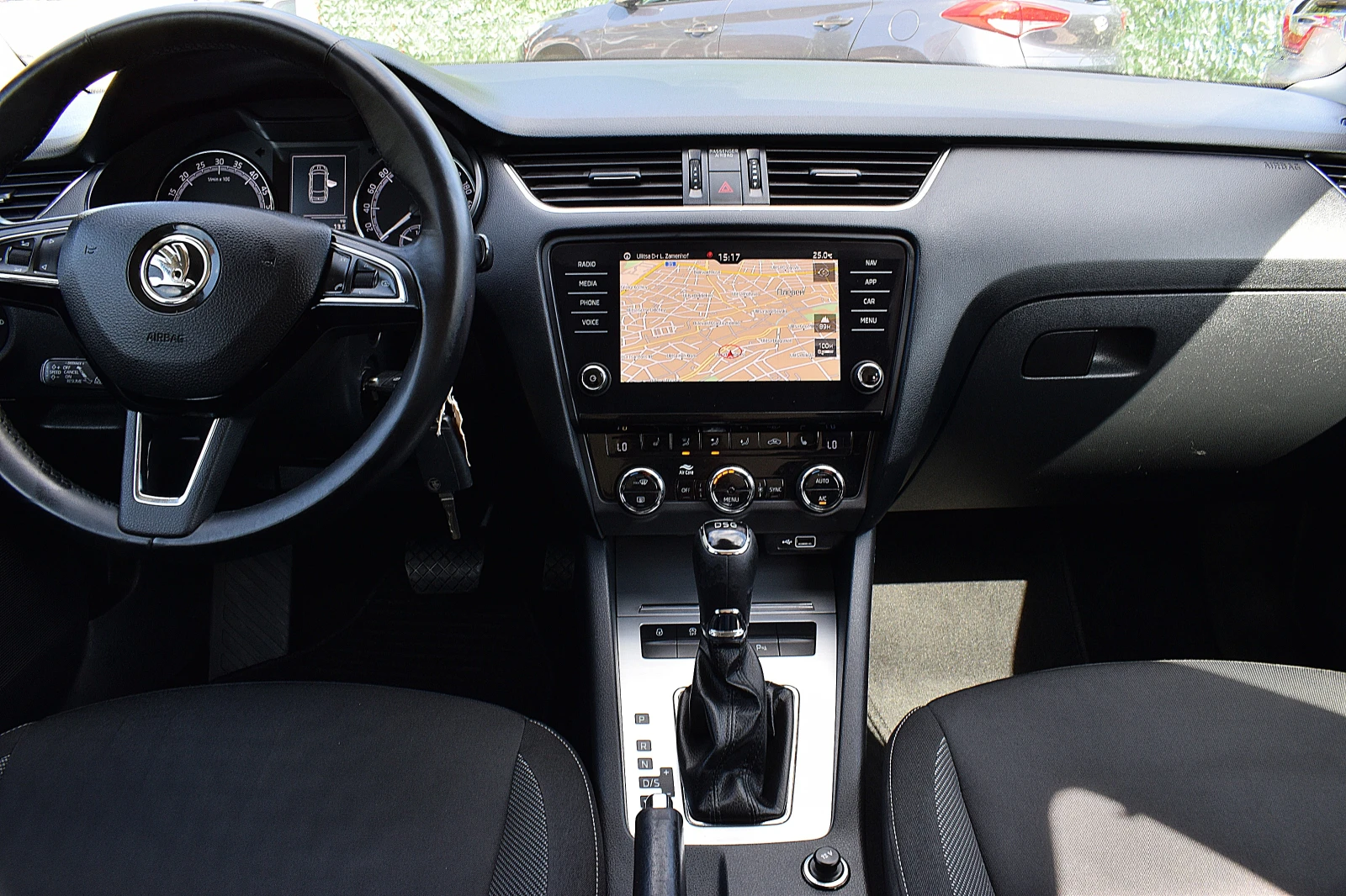 Skoda Octavia 2.0/150/DSG/Швейцария/ACC/Carplay/Navi/BLISS/, снимка 9 - Автомобили и джипове - 54621114