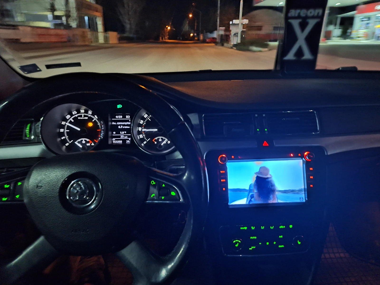 Skoda Superb 2.0 TDI  DSG facelift, снимка 8 - Автомобили и джипове - 54696033