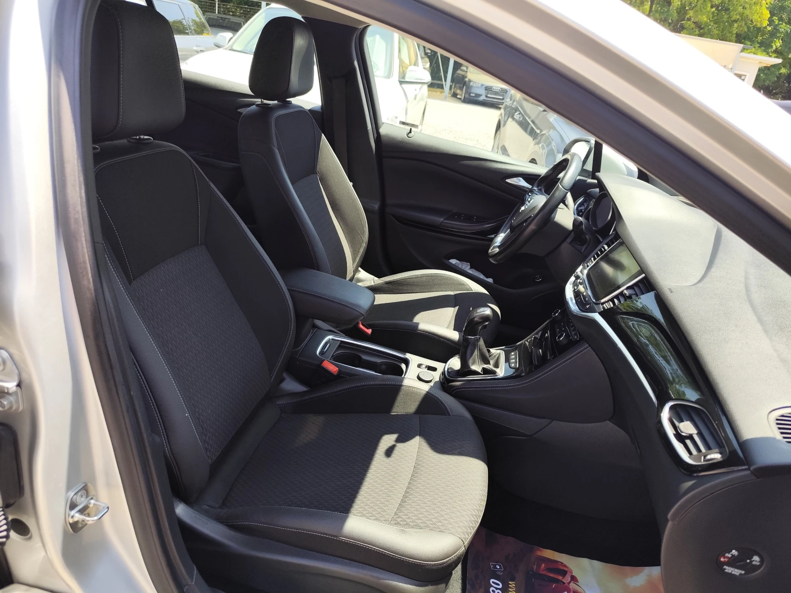 Opel Astra 1.6CDTi* SPORTS TOURER* LED* NAVI* EURO6B* , снимка 12 - Автомобили и джипове - 55297200