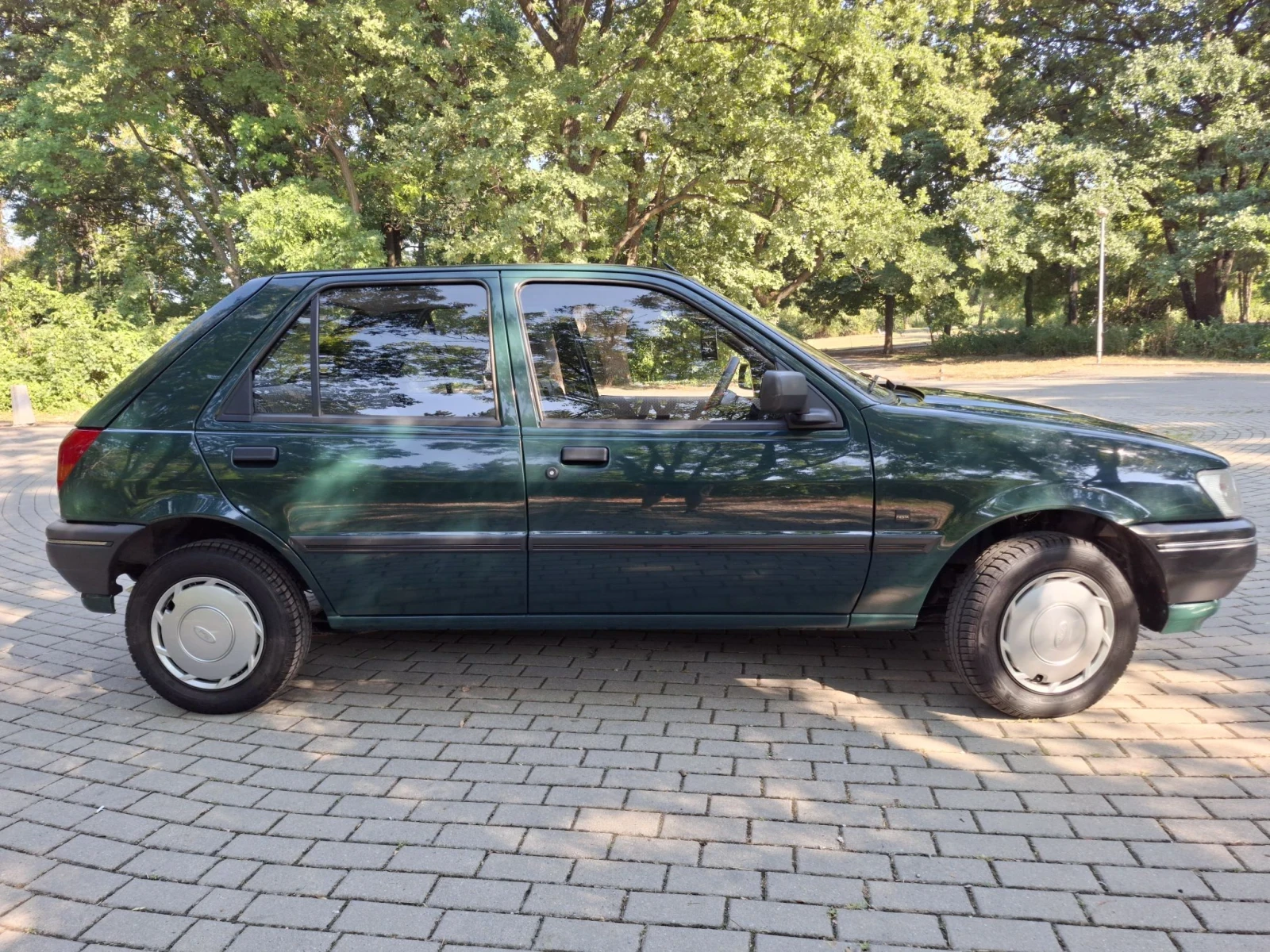 Ford Fiesta 1.1/50Hp, снимка 14 - Автомобили и джипове - 55774887