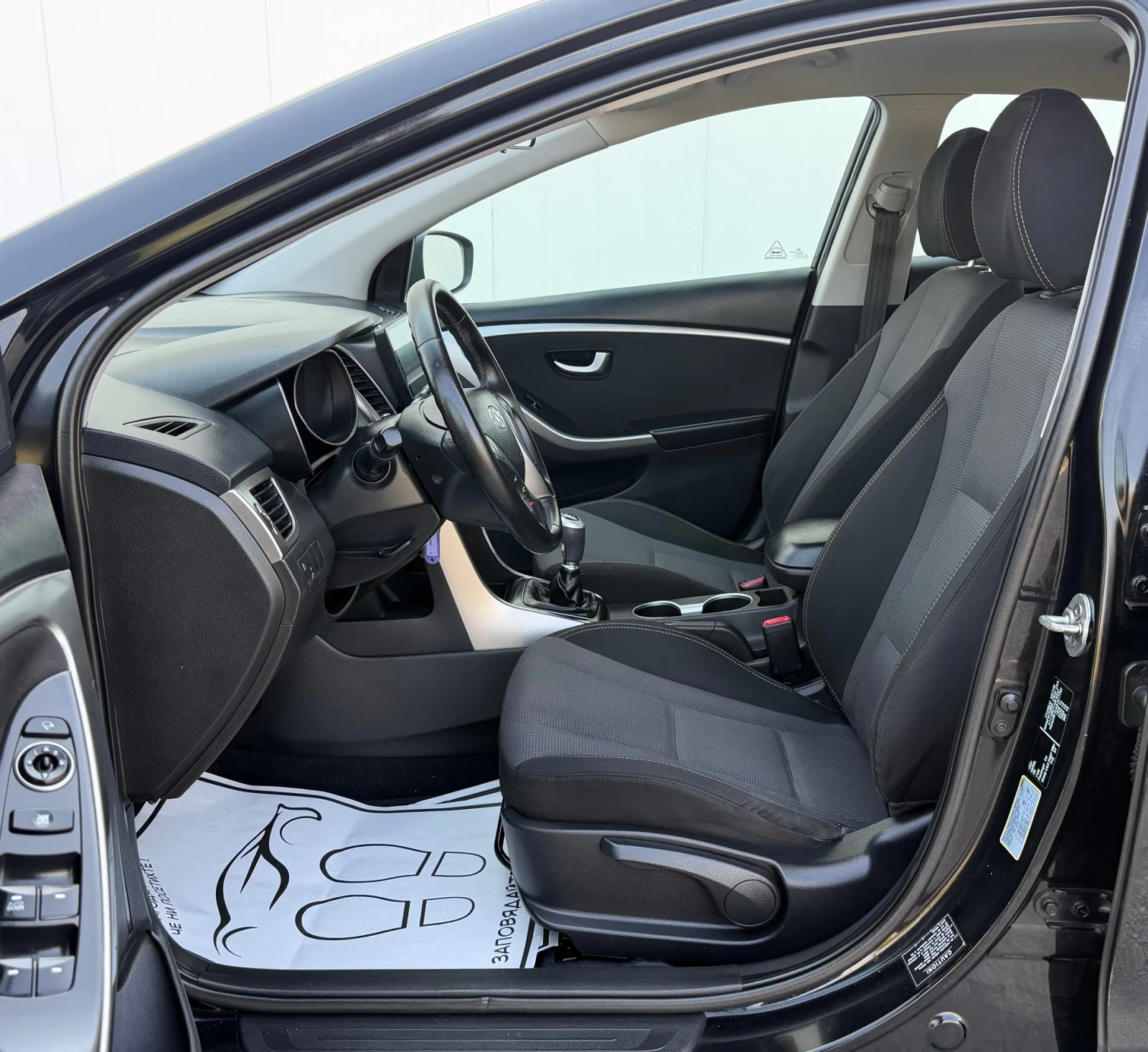 Hyundai I30 1.6 CRDI 110кс * НАВИГАЦИЯ* КАМЕРА* 6 скорости* , снимка 10 - Автомобили и джипове - 55826831