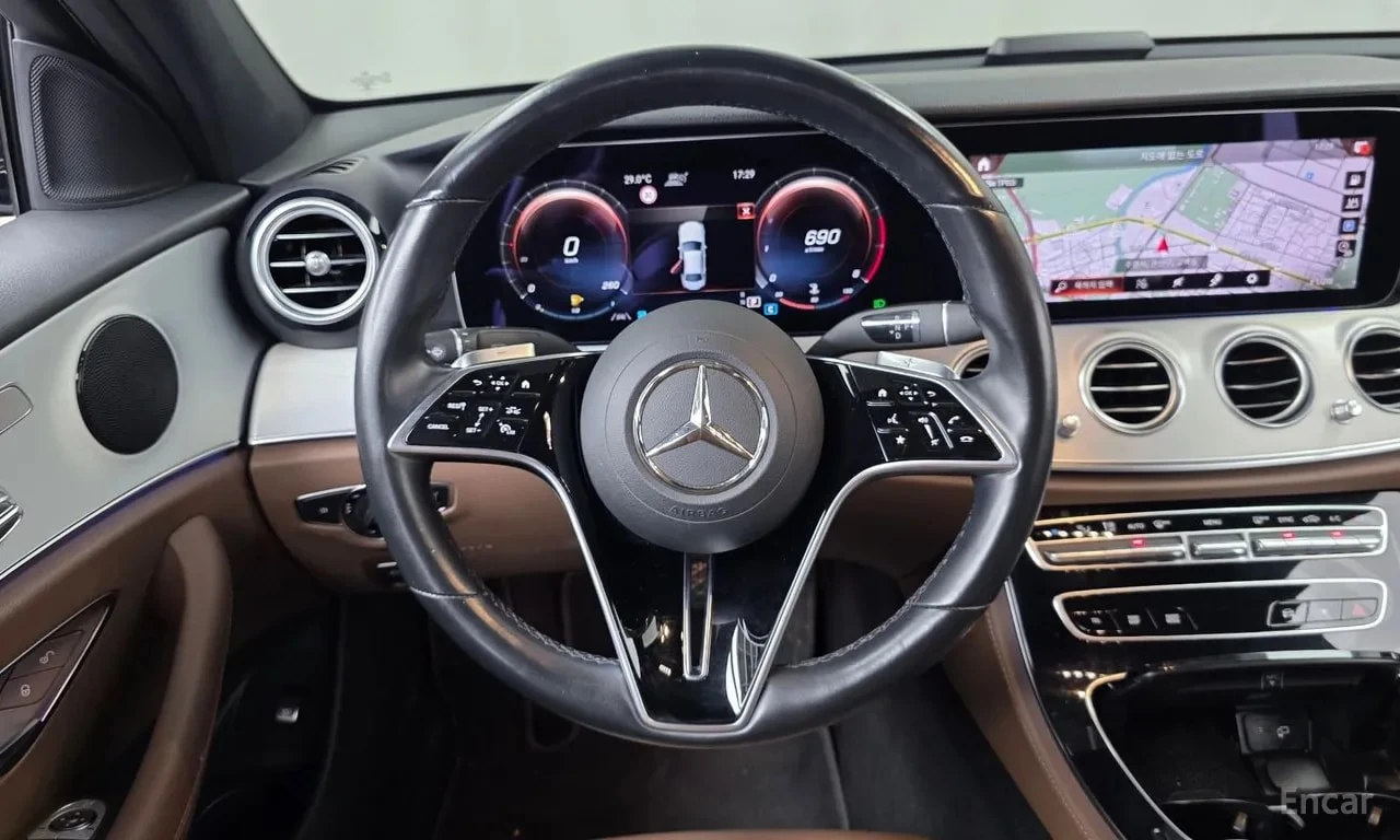 Mercedes-Benz E 250 AVANTGARDE| ПАМЕТ| ПАНОРАМА| АМБИЕНТ| 2 КЛЮЧА| , снимка 13 - Автомобили и джипове - 55922893