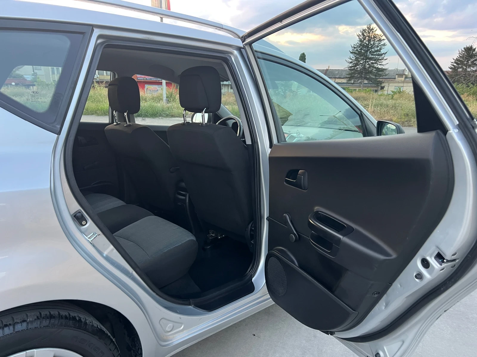 Kia Ceed 1.4i-90к.с, снимка 11 - Автомобили и джипове - 55927504