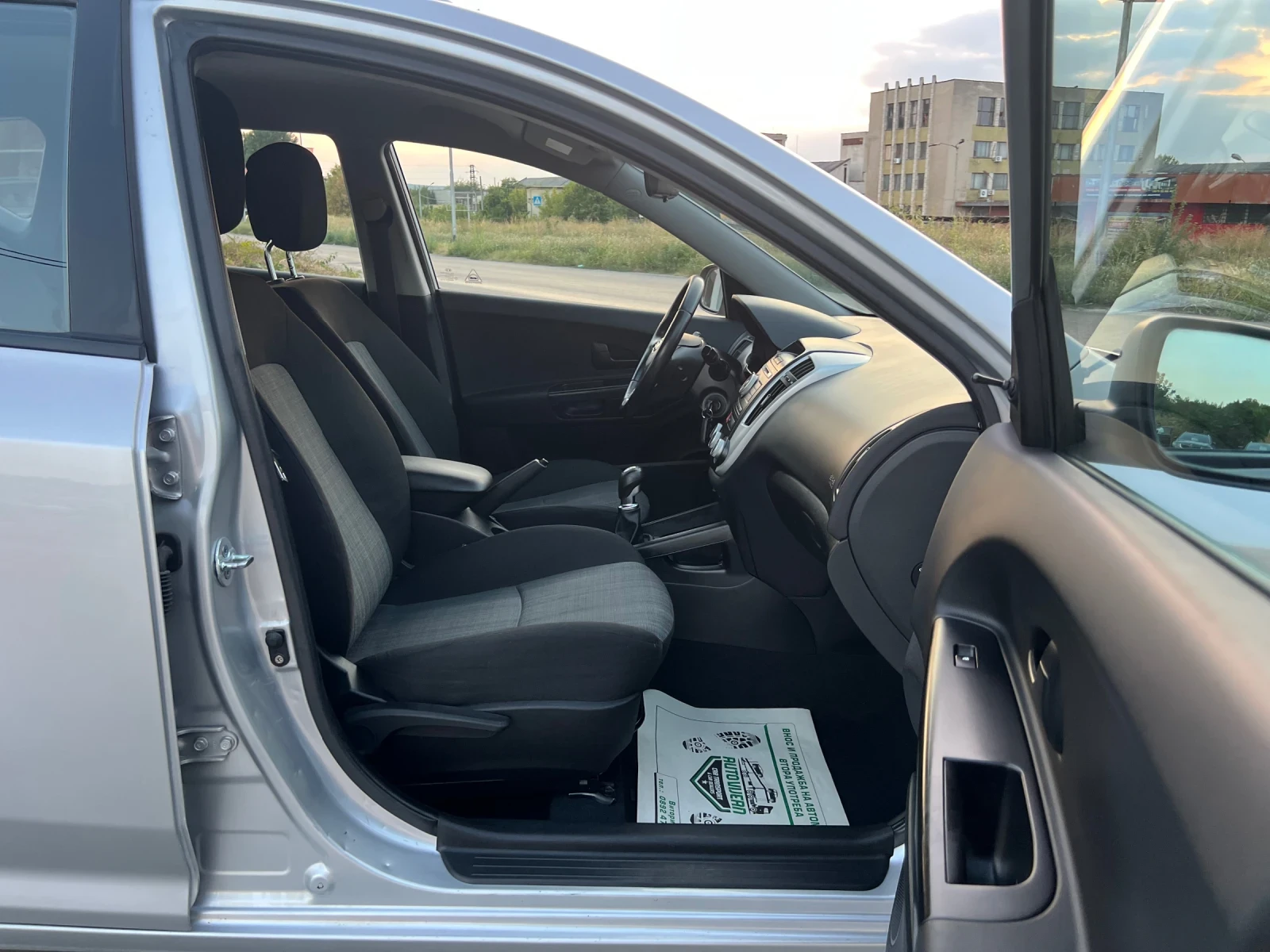 Kia Ceed 1.4i-90к.с, снимка 10 - Автомобили и джипове - 55927504