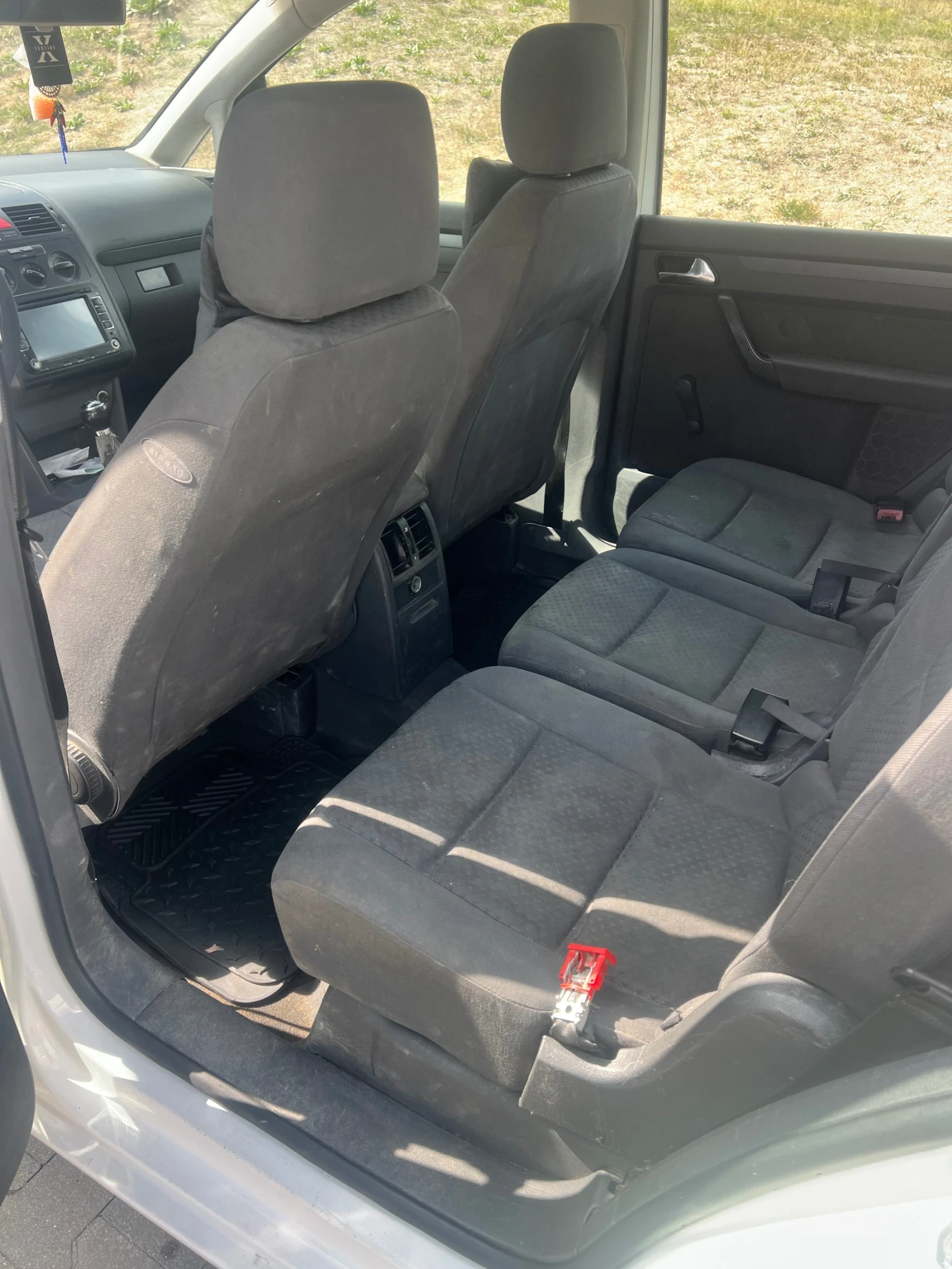 VW Touran 1.9 TDI 105кс* 7 местен, снимка 7 - Автомобили и джипове - 56139365