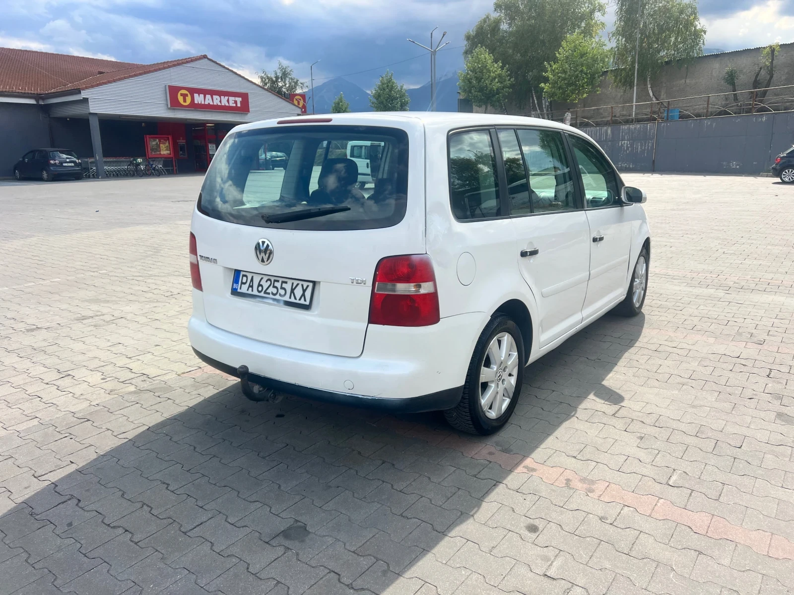 VW Touran 1.9 TDI 105кс* 7 местен, снимка 5 - Автомобили и джипове - 56139365