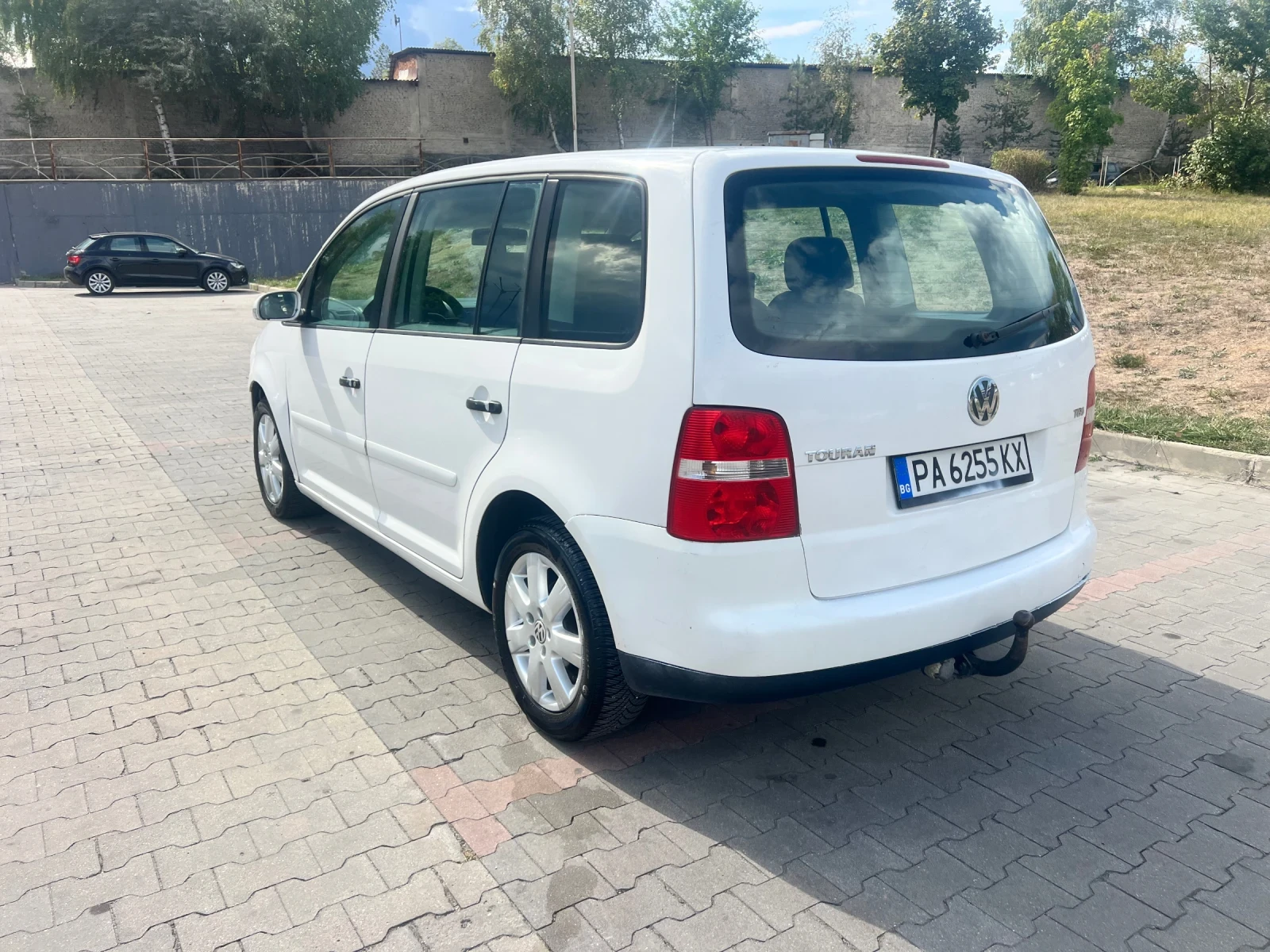 VW Touran 1.9 TDI 105кс* 7 местен, снимка 4 - Автомобили и джипове - 56139365