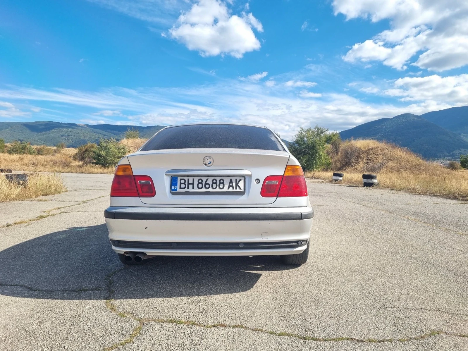 BMW 323 i, снимка 2 - Автомобили и джипове - 56241528