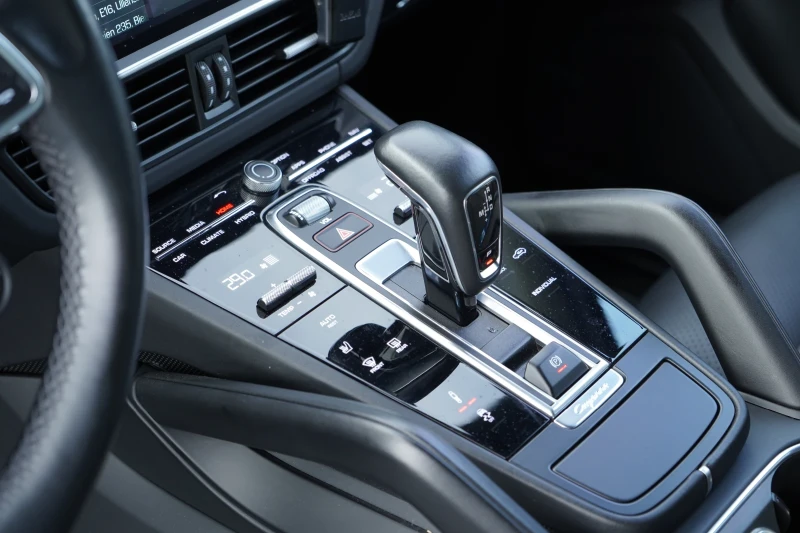 Porsche Cayenne E-HYBRID* PLUG IN HYBRID, снимка 17 - Автомобили и джипове - 52739950