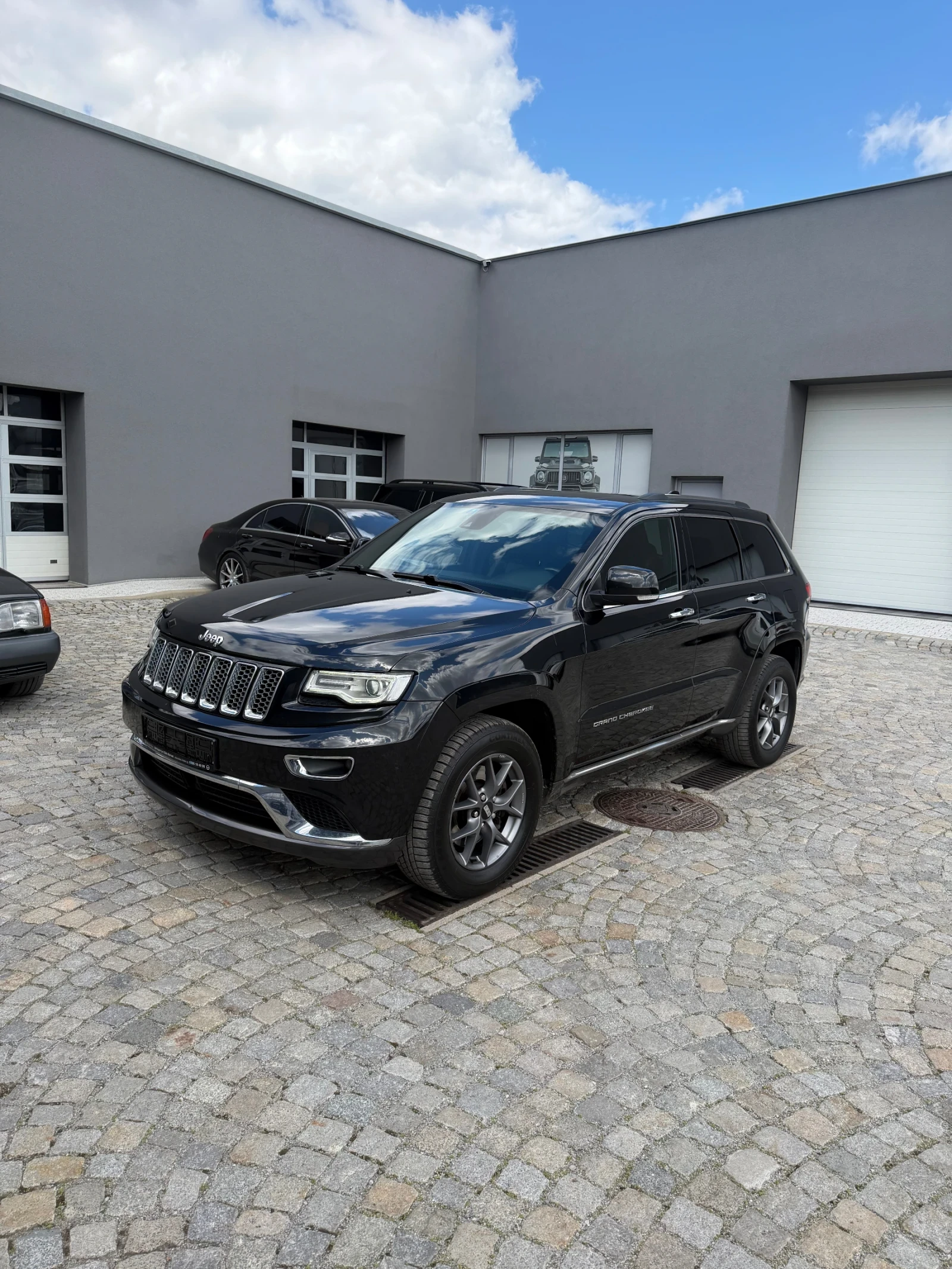 Jeep Grand cherokee SUMIT Швейцария 