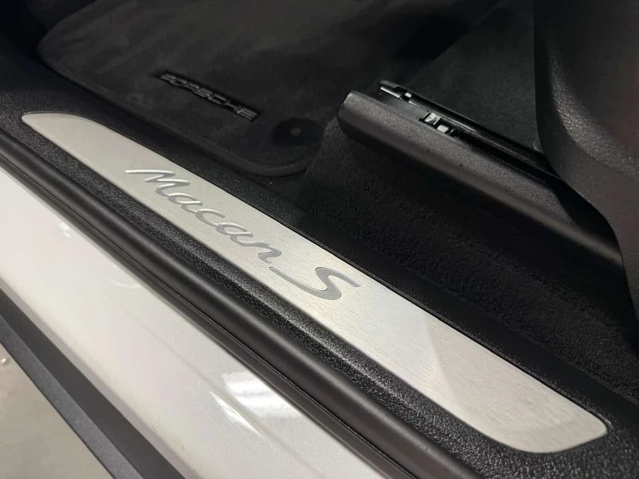 Porsche Macan  * S * CARFAX * 2 КЛЮЧА * ПОДГРЕВИ * ОБДУХВАНЕ, снимка 12 - Автомобили и джипове - 55326815