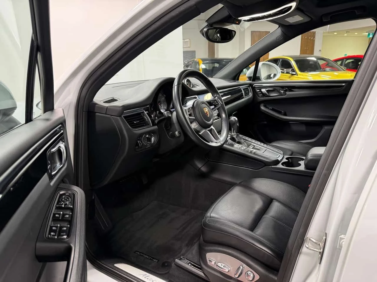 Porsche Macan  * S * CARFAX * 2 КЛЮЧА * ПОДГРЕВИ * ОБДУХВАНЕ, снимка 5 - Автомобили и джипове - 55326815