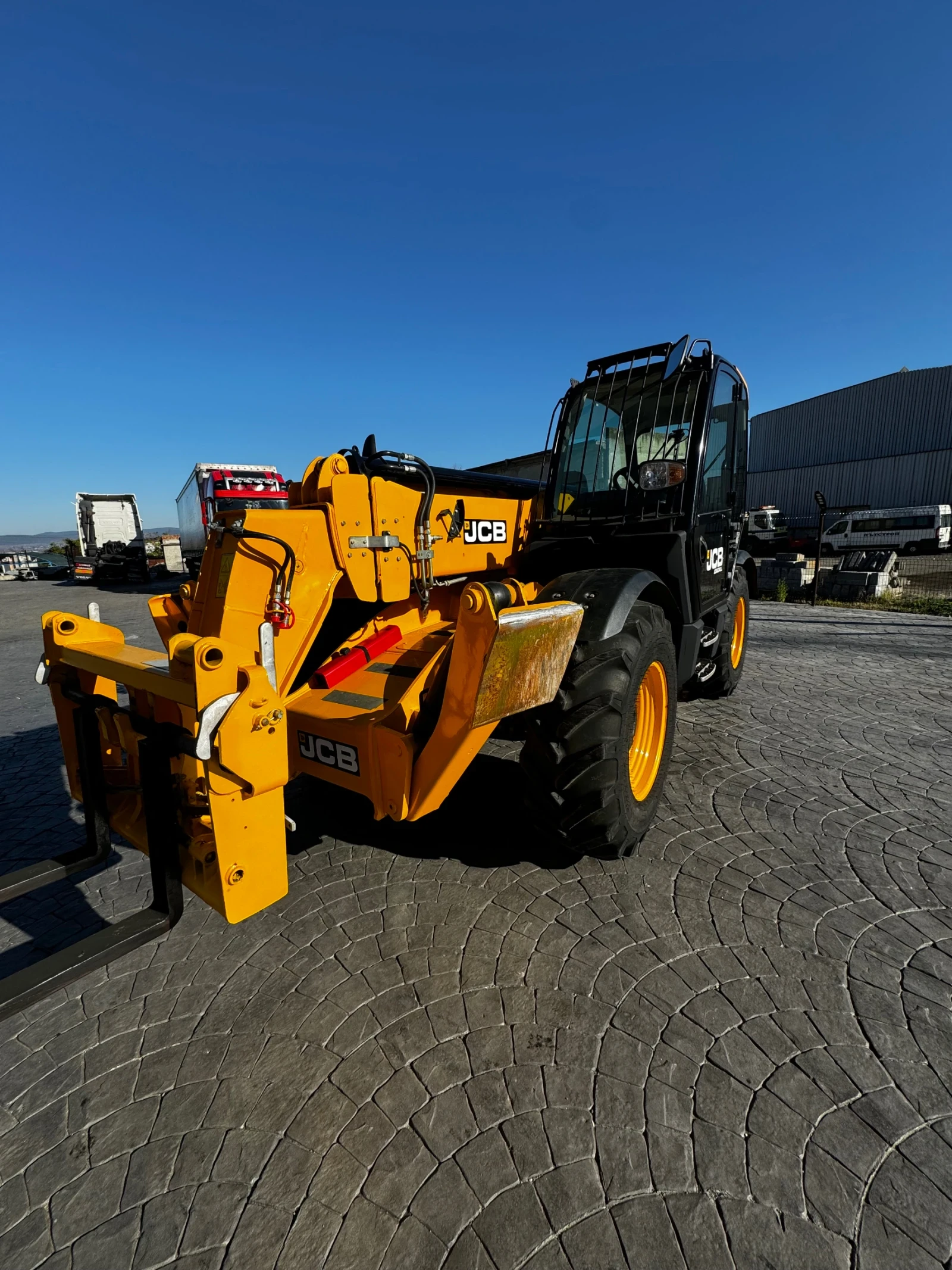 Телескопични товарачи JCB 535-125  3320h 2018г климатик. - изображение 10