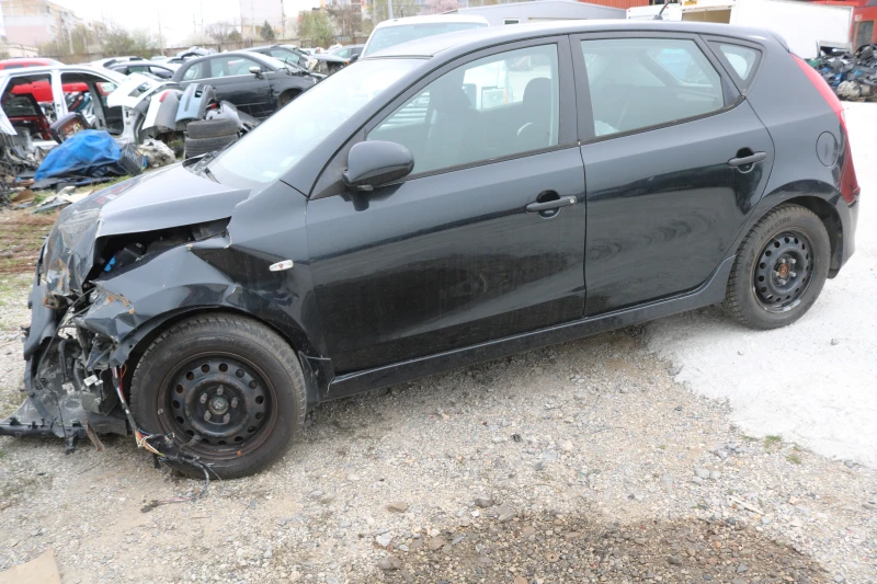 Hyundai I30 1.4 16V, снимка 3 - Автомобили и джипове - 49732381
