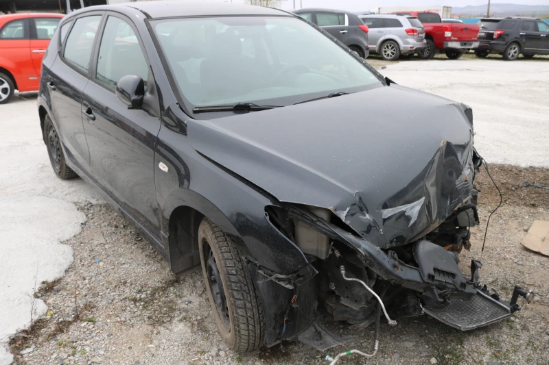 Hyundai I30 1.4 16V, снимка 4 - Автомобили и джипове - 49732381