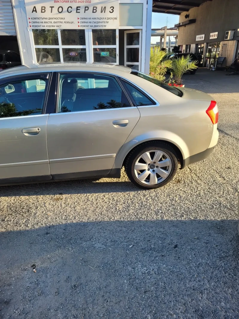 Audi A4 2.0 i, снимка 7 - Автомобили и джипове - 52598683