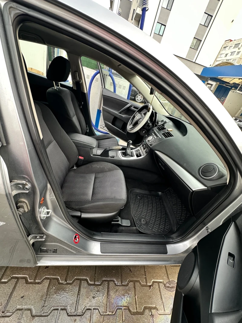 Mazda 3, снимка 9 - Автомобили и джипове - 52541129