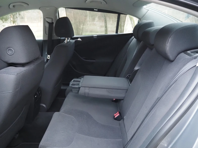 VW Passat 2.0 TDI* 170hp* , снимка 12 - Автомобили и джипове - 53136144