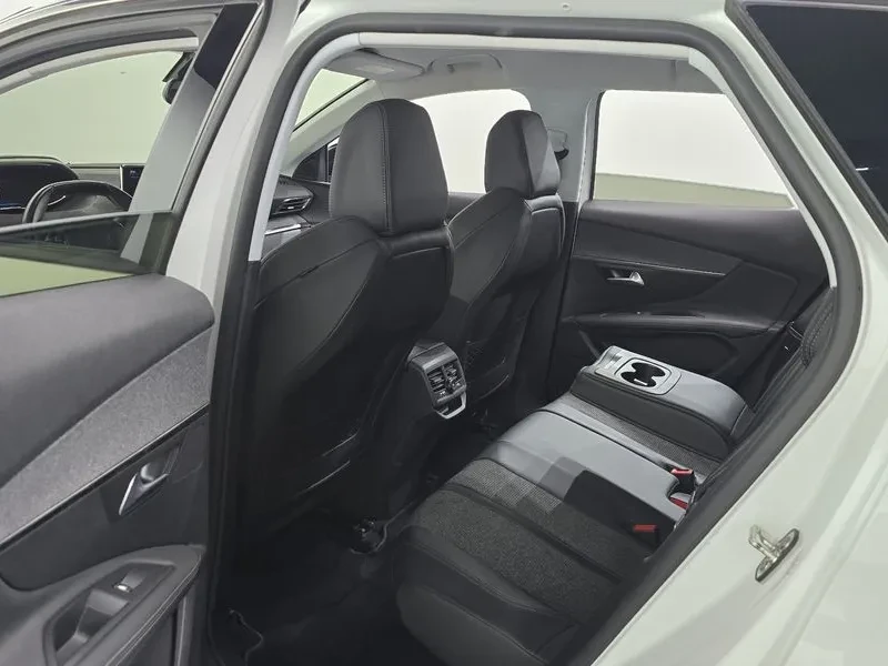 Peugeot 3008 2Nd Generation 1.5 Bluehdi Allure, снимка 12 - Автомобили и джипове - 55700327