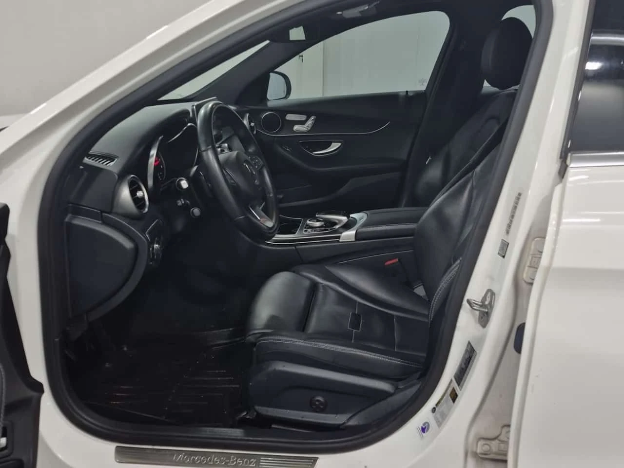 Mercedes-Benz C 300 AMG-Line * Без инциденти * CARFAX *  - изображение 9