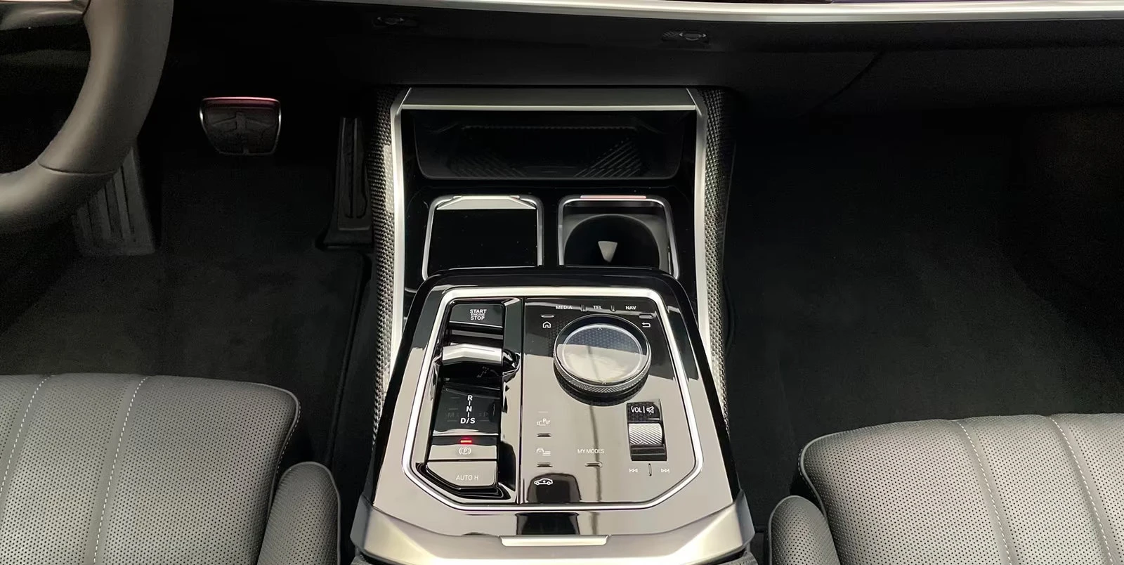 BMW 740 d/xDrive/286HP/M-SPORT/SHADOW/MASSAGE/B&W/360/862g - изображение 9