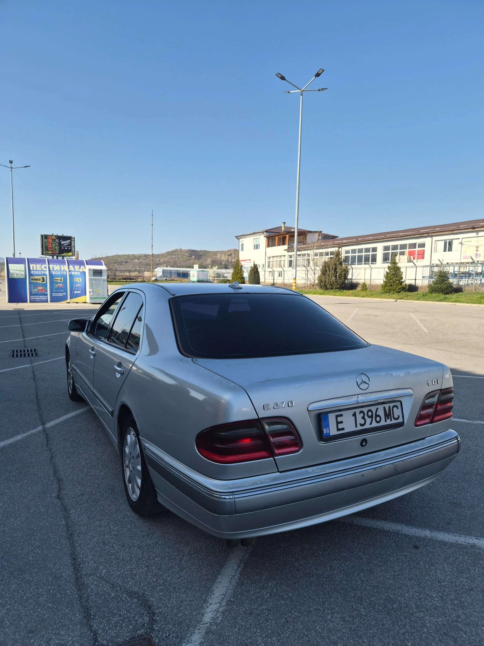 Mercedes-Benz E 270 * 177 к.с. * Автоматик * Перфектен * , снимка 6 - Автомобили и джипове - 53859200