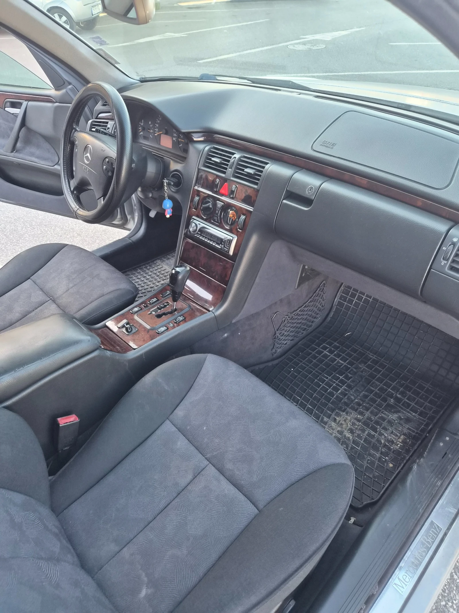 Mercedes-Benz E 270 * 177 к.с. * Автоматик * Перфектен * , снимка 15 - Автомобили и джипове - 53859200