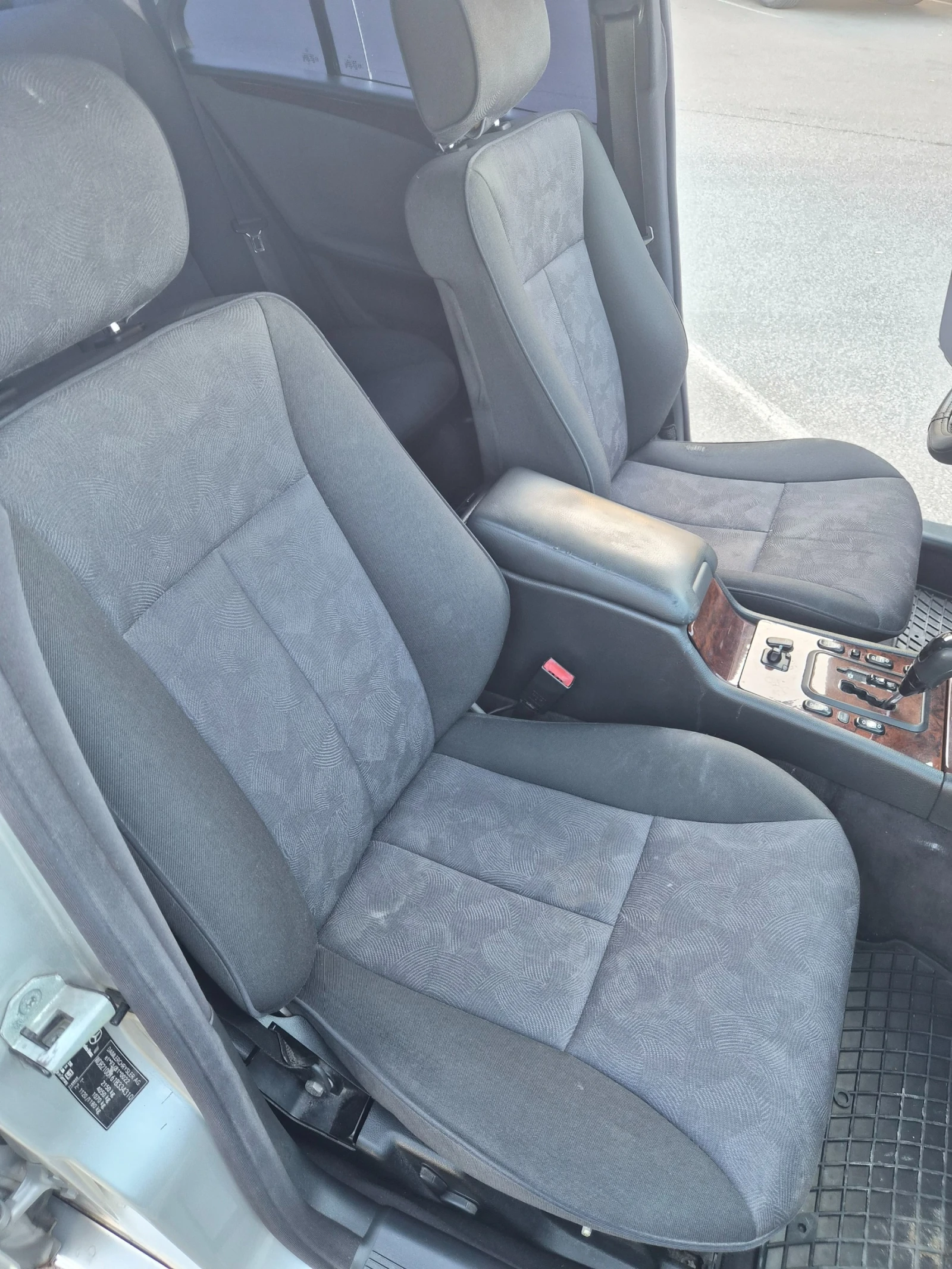 Mercedes-Benz E 270 * 177 к.с. * Автоматик * Перфектен * , снимка 16 - Автомобили и джипове - 53859200