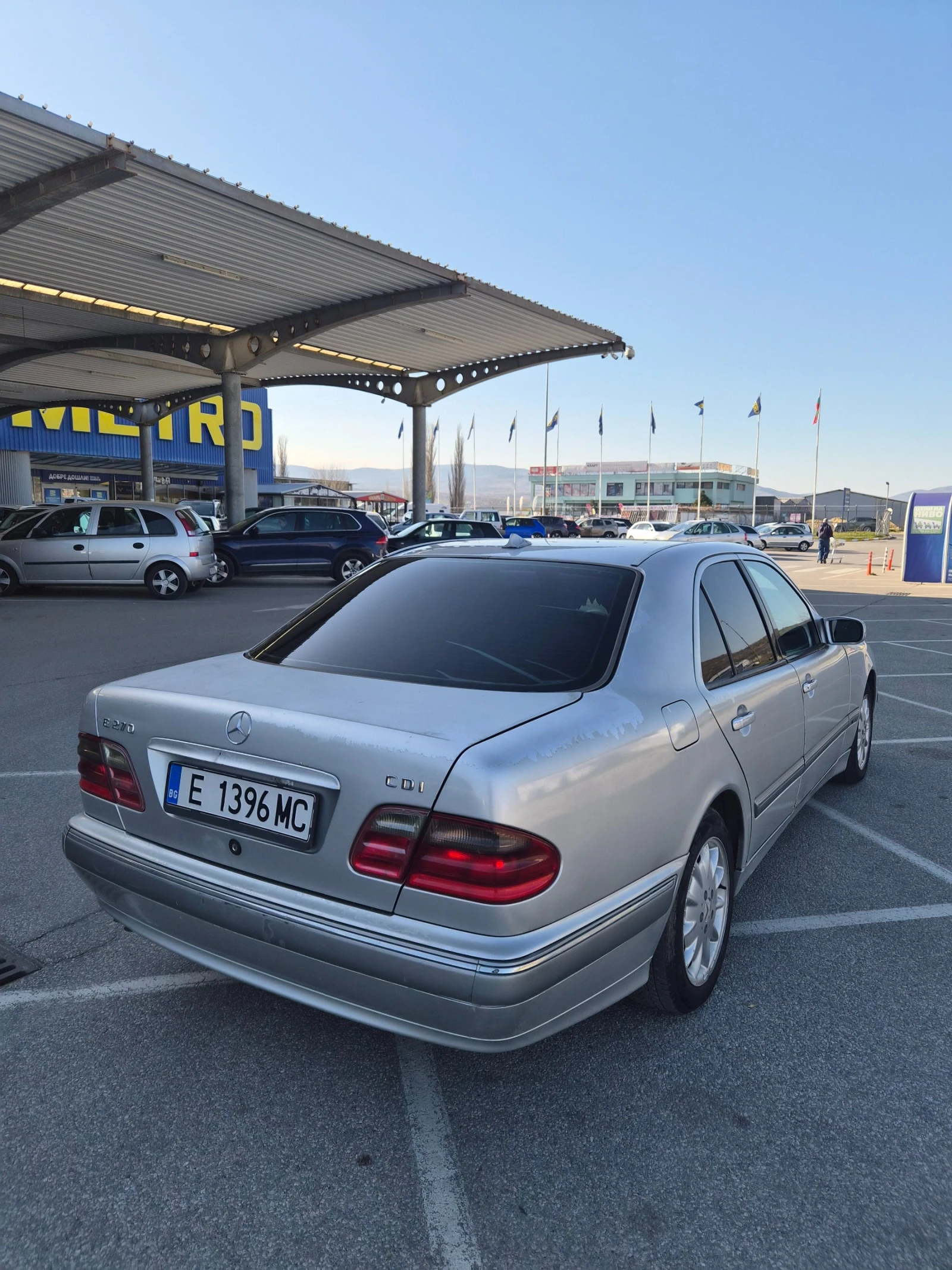 Mercedes-Benz E 270 * 177 к.с. * Автоматик * Перфектен * , снимка 4 - Автомобили и джипове - 53859200