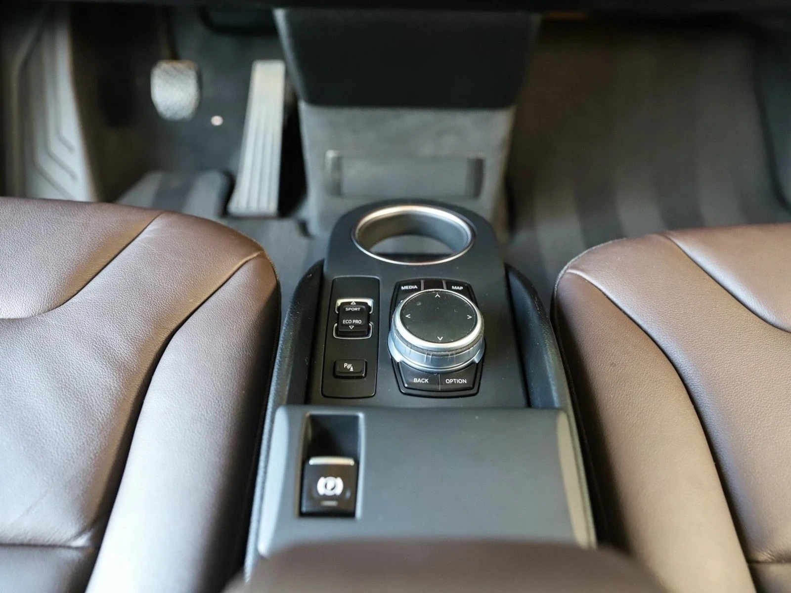 BMW i3 S* УНИКАТ* 43kw* FULL* KOЖА* ШИБЕДАХ* HARMAN KARON, снимка 8 - Автомобили и джипове - 54093403