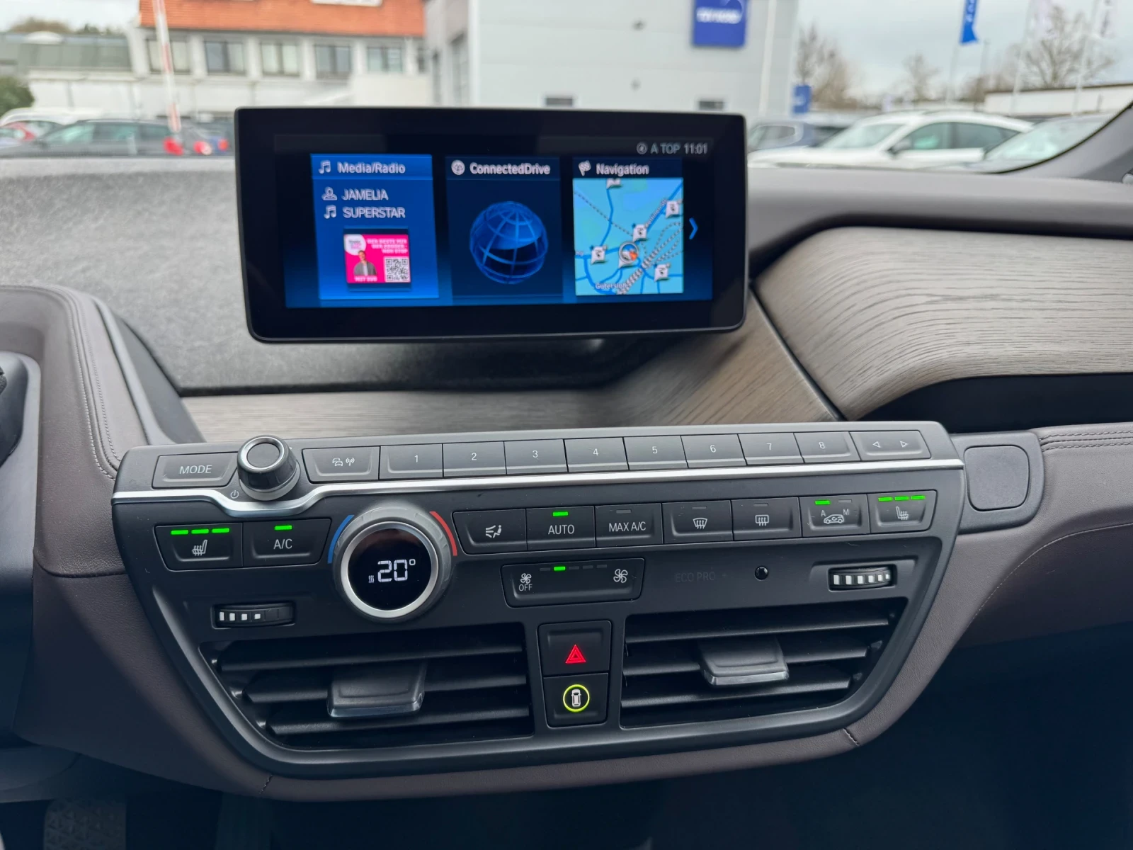 BMW i3 S* УНИКАТ* 43kw* FULL* KOЖА* ШИБЕДАХ* HARMAN KARON, снимка 4 - Автомобили и джипове - 54093403