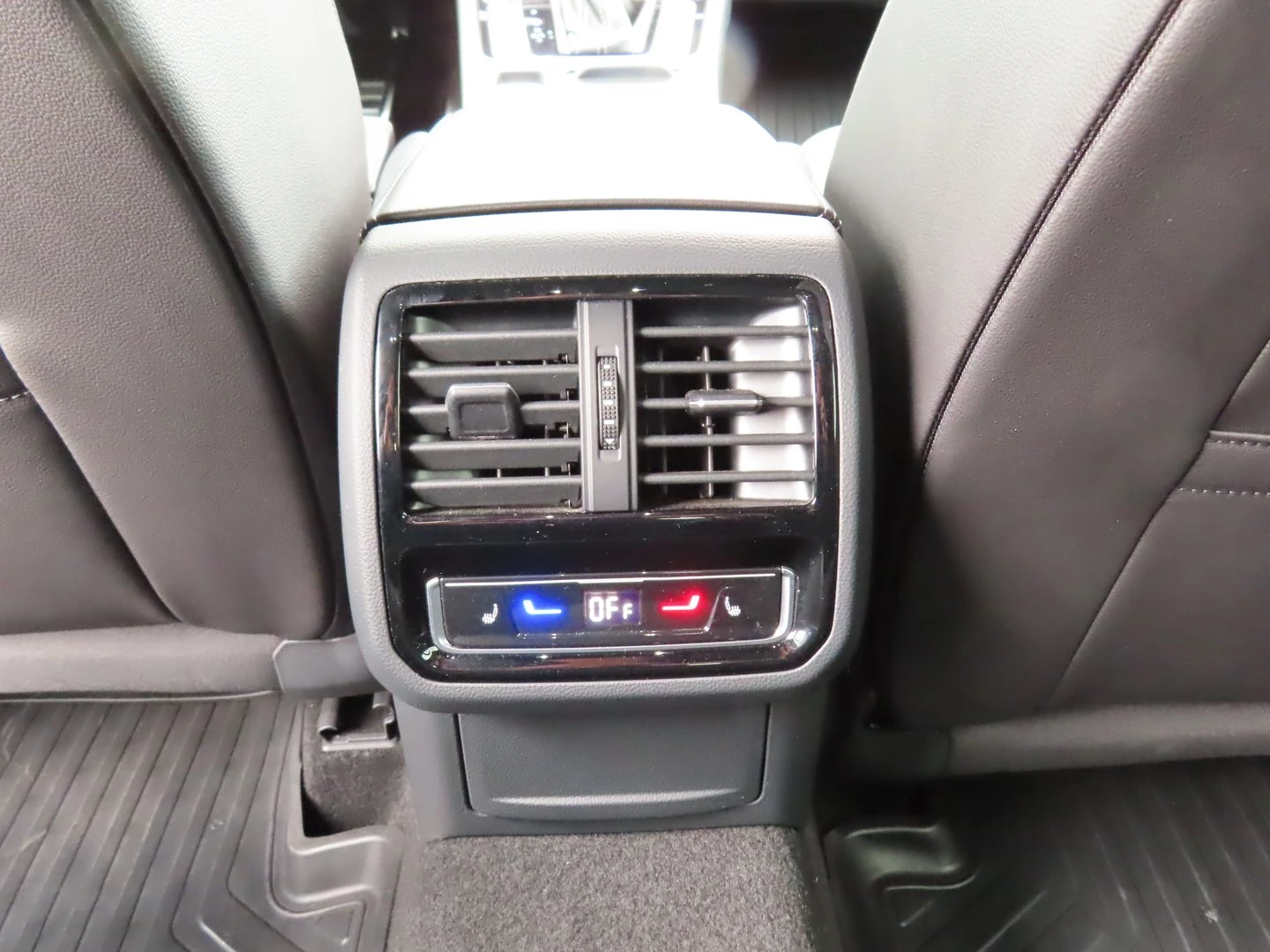 VW Arteon, снимка 15 - Автомобили и джипове - 56420466