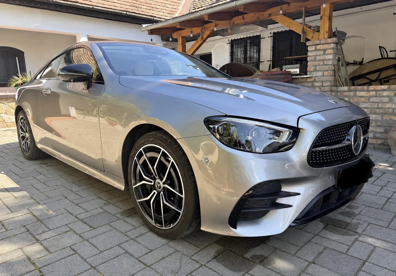 Mercedes-Benz E 220 D* 4MATIC * AMG COUPE* 2021 * СПЕШНО* , снимка 2 - Автомобили и джипове - 55101108
