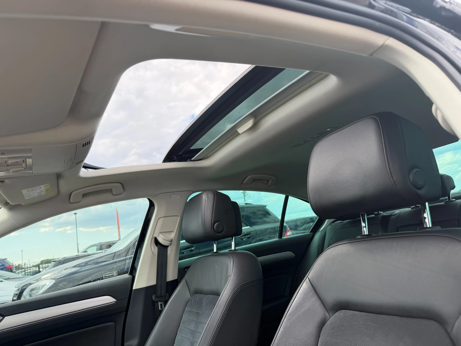 VW Passat 1.4TGE PLUG IN HYBRID AVTOMAT/NAVI/PANORAMA, снимка 13 - Автомобили и джипове - 55447999