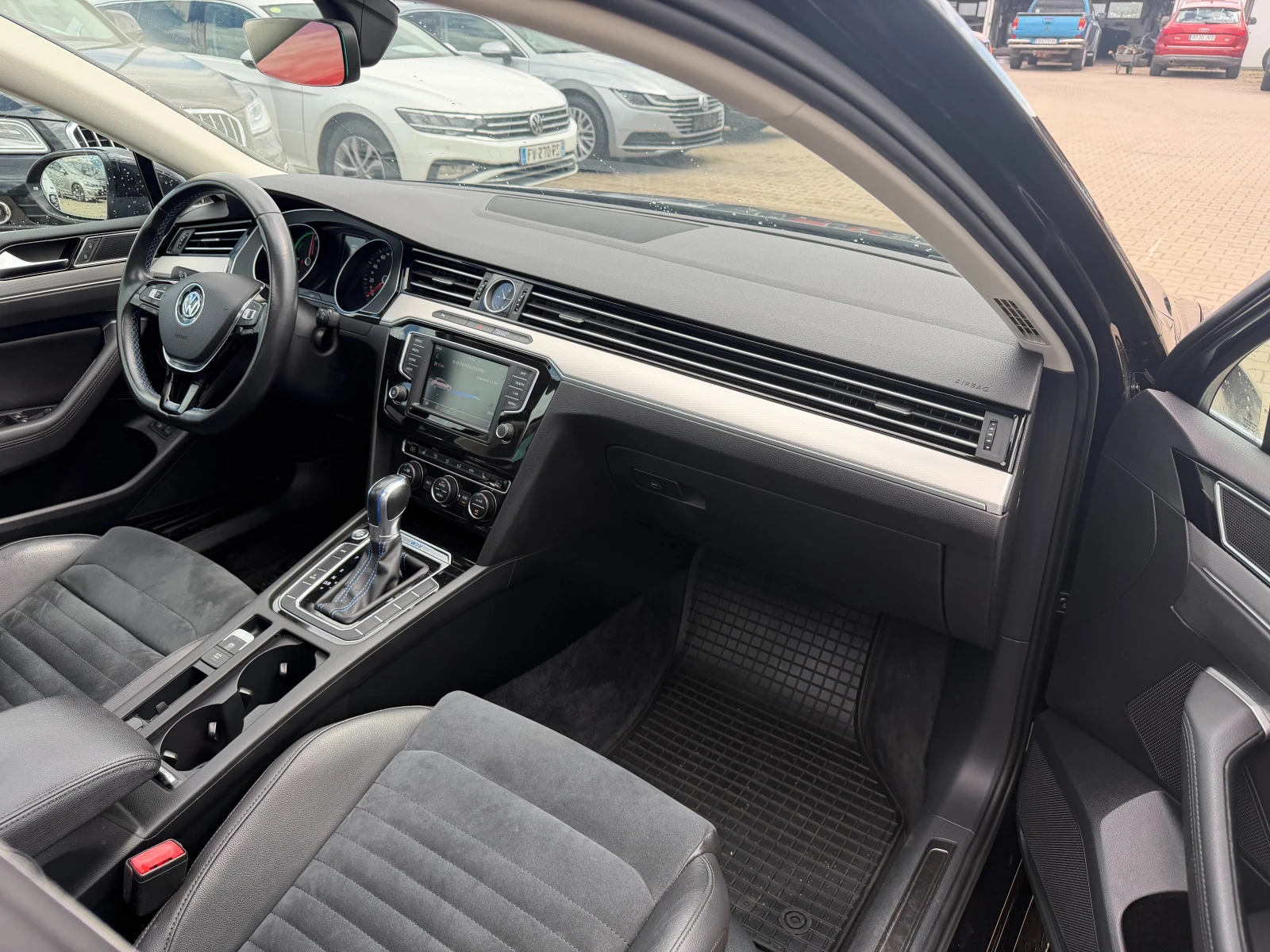 VW Passat 1.4TGE PLUG IN HYBRID AVTOMAT/NAVI/PANORAMA, снимка 11 - Автомобили и джипове - 55447999