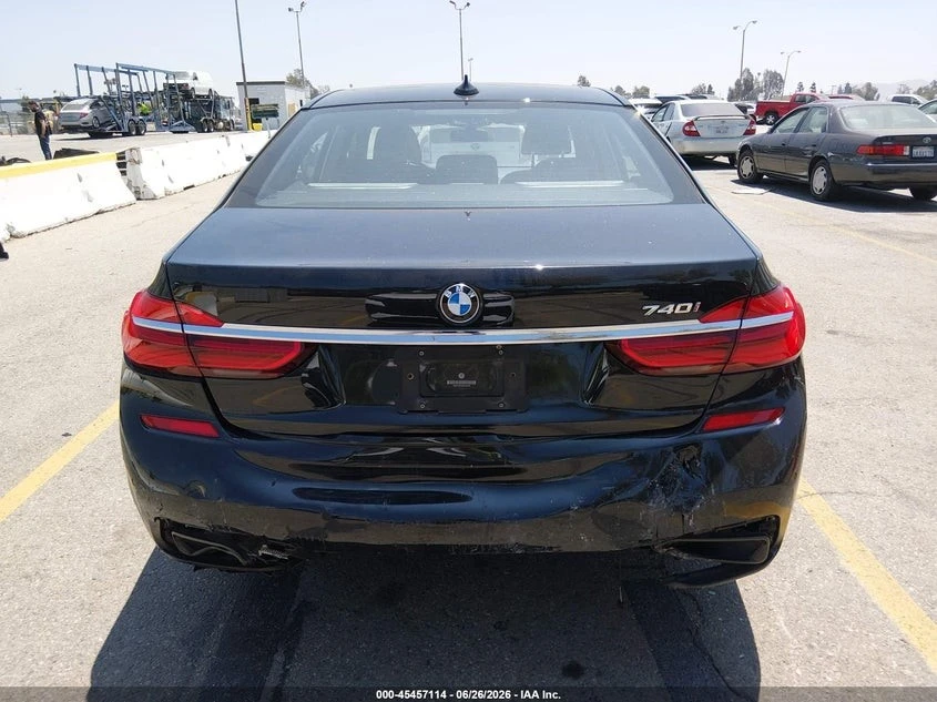 BMW 740 M PACK* HEADUP* HARMAN KARDON* ВАКУМ* ADAPTIVE LED, снимка 15 - Автомобили и джипове - 55538563