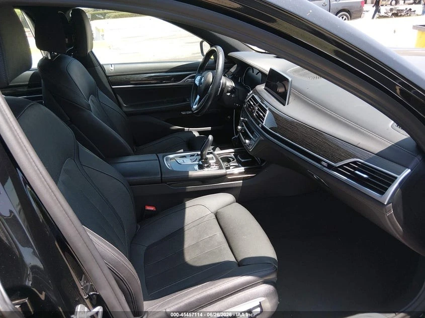 BMW 740 M PACK* HEADUP* HARMAN KARDON* ВАКУМ* ADAPTIVE LED, снимка 5 - Автомобили и джипове - 55538563