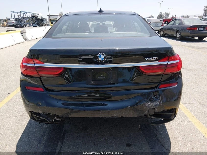 BMW 740 M PACK* HEADUP* HARMAN KARDON* ВАКУМ* ADAPTIVE LED, снимка 11 - Автомобили и джипове - 55538563